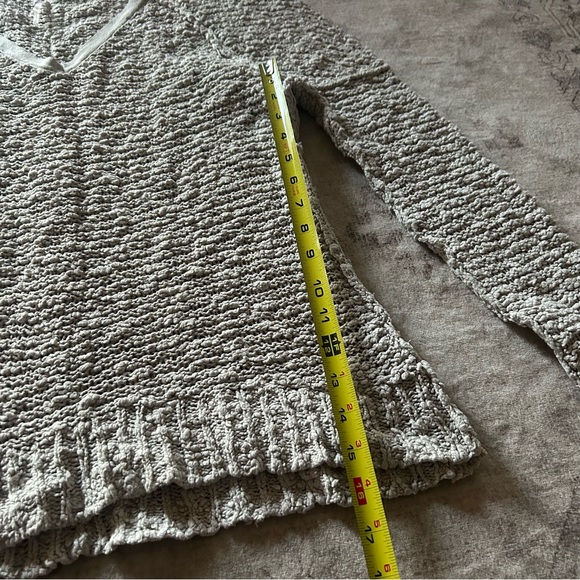 Free People Light Gray Textured Knit V-Neck Sweater Size XS Boho Preppy Bohemian - Picture 4 of 11